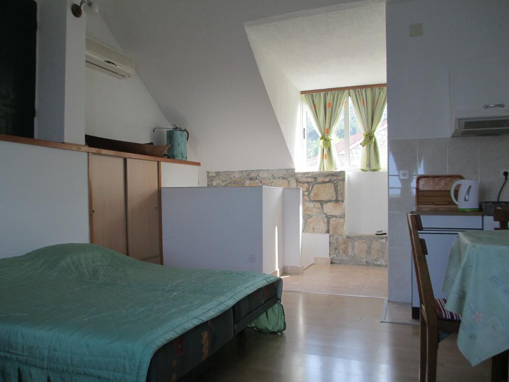 Apartments Acalinovic ヴィス 部屋 写真