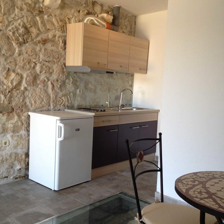 Apartments Acalinovic ヴィス 部屋 写真