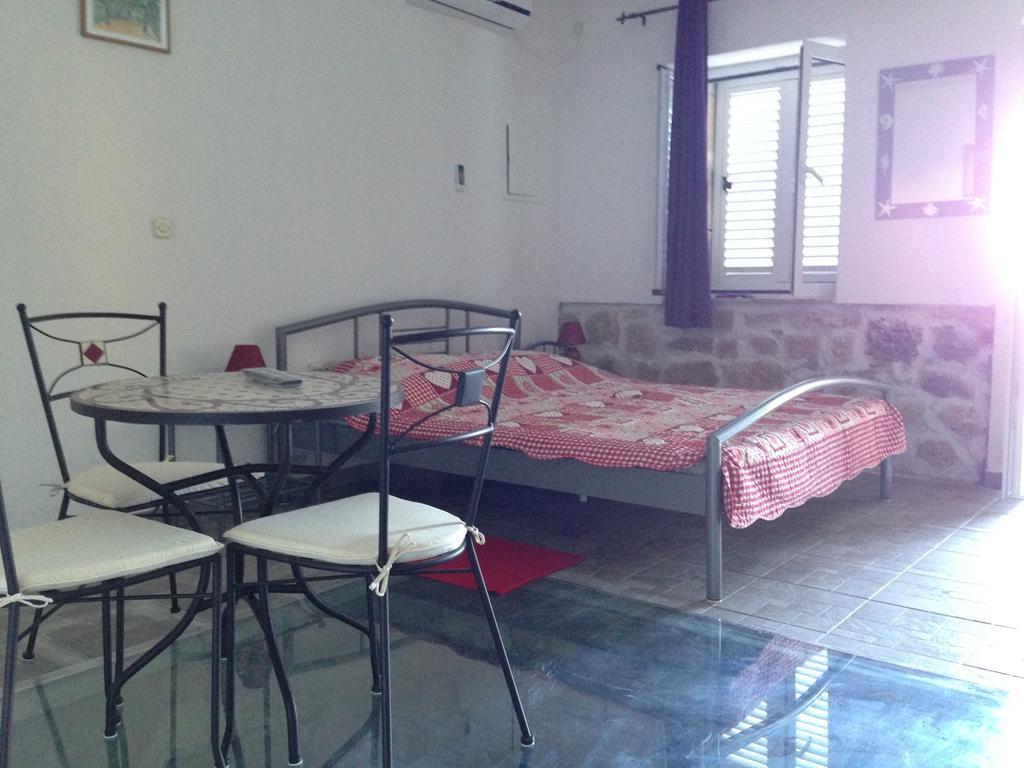 Apartments Acalinovic ヴィス 部屋 写真