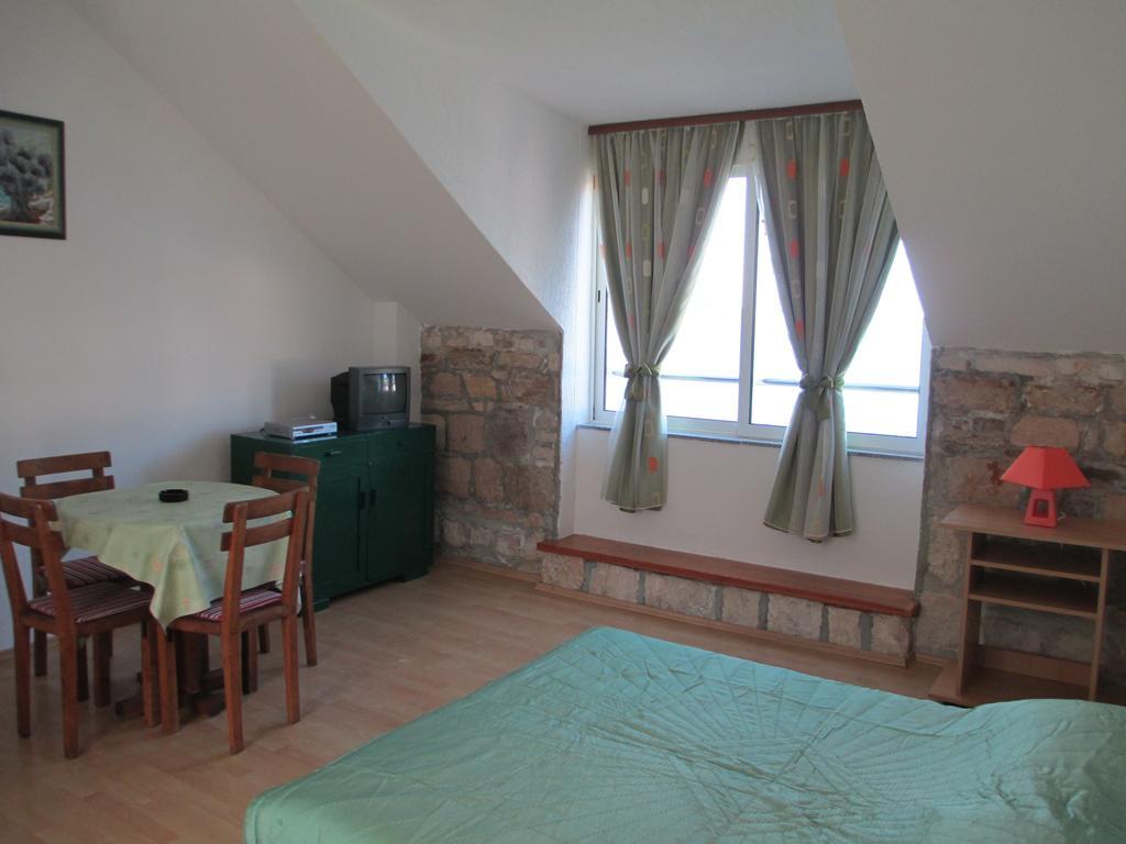 Apartments Acalinovic ヴィス 部屋 写真