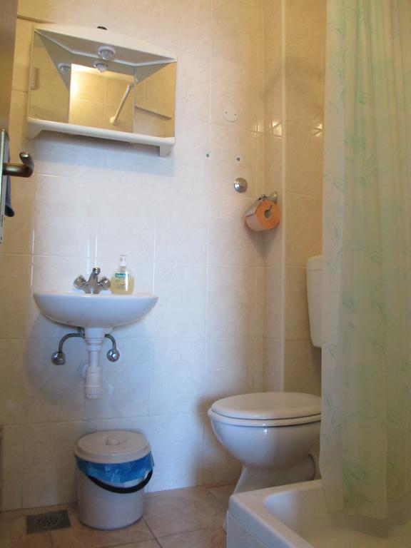 Apartments Acalinovic ヴィス 部屋 写真
