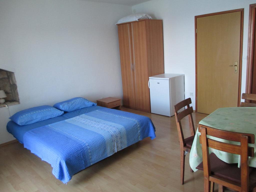 Apartments Acalinovic ヴィス 部屋 写真