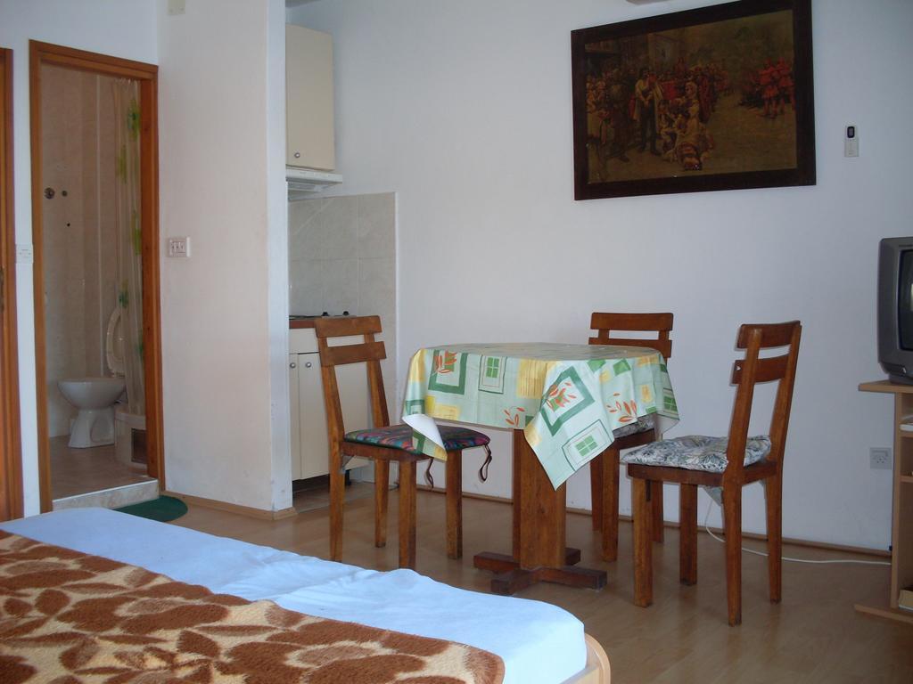 Apartments Acalinovic ヴィス 部屋 写真